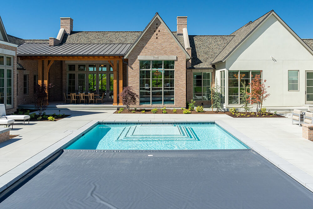 The Great Debate: Salt Water Pools vs. Chlorine Pools – Which is Right for You?